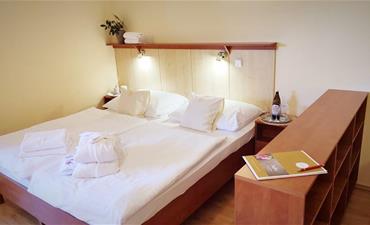 Hotel Ambra 4, Luhačovice, Valašský víkend, polopenze a procedury_dvoulůžkový pokoj bez pristylky